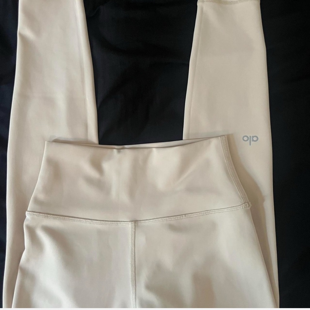 ALO Yoga Cream High-Waist Leggings